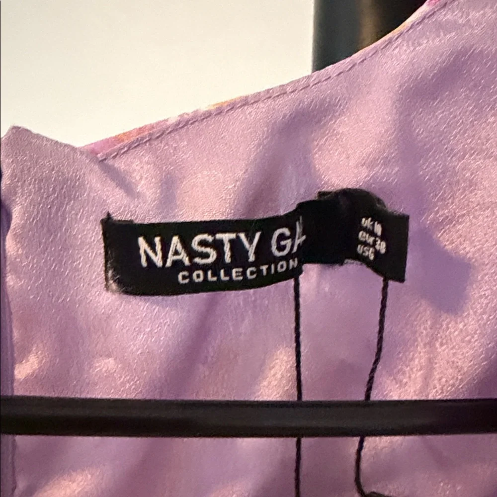 Nasty Gal Floral Puff Sleeve v neck Romper size 6 new with tag - Picture 2 of 12